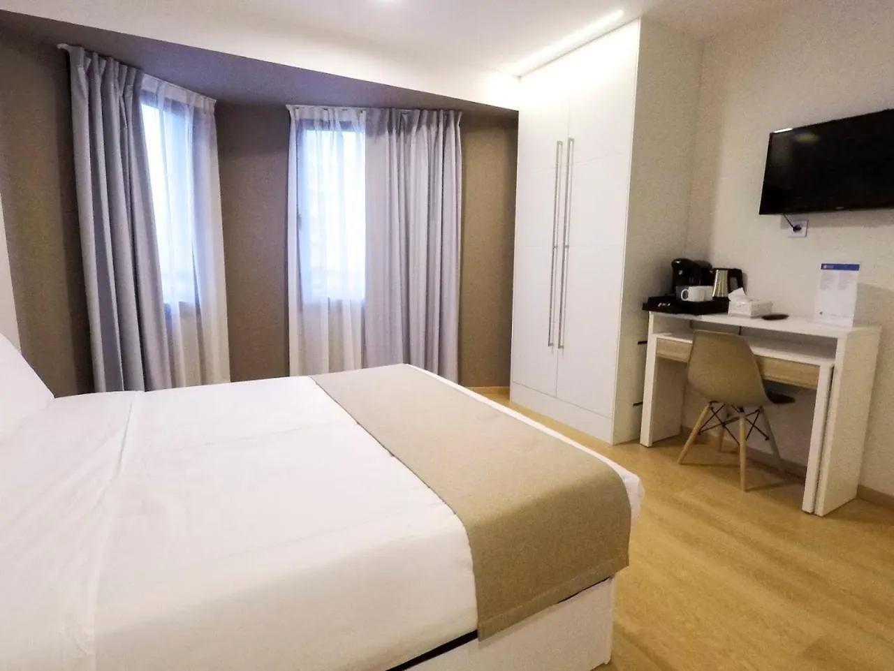 Ginosi Pedralbes Hotel Barcelona 3*,