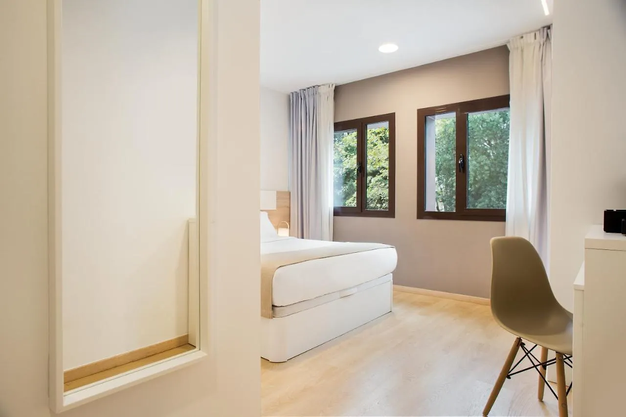 Ginosi Pedralbes Hotel Barcelona 3*,  España